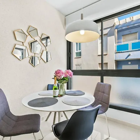 Apartment Golden Coast 1 *